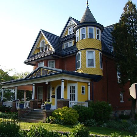 A Moment In Time Bed And Breakfast Niagara-Fälle Exterior foto