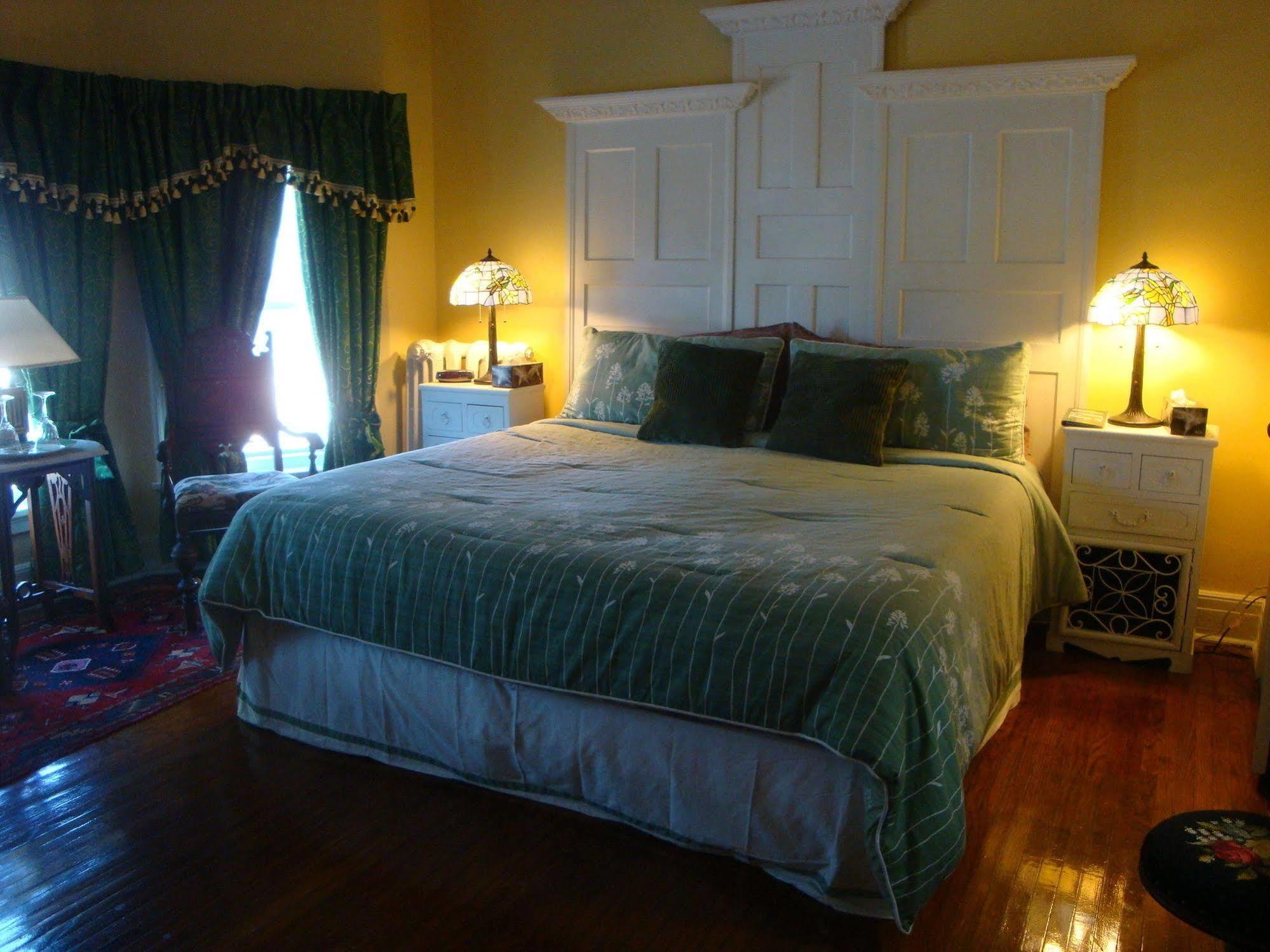 A Moment In Time Bed And Breakfast Niagara-Fälle Exterior foto
