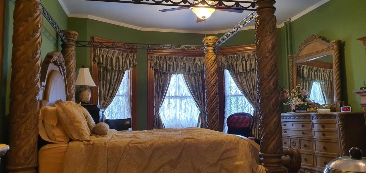 A Moment In Time Bed And Breakfast Niagara-Fälle Exterior foto