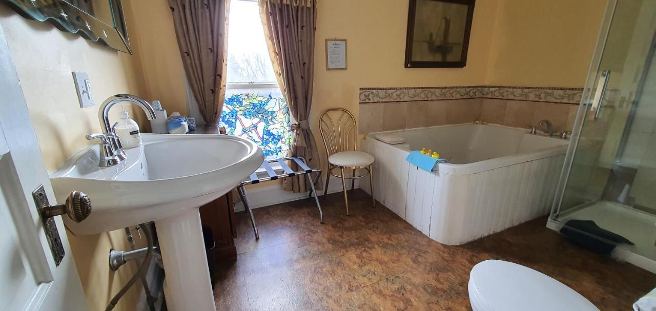 A Moment In Time Bed And Breakfast Niagara-Fälle Exterior foto
