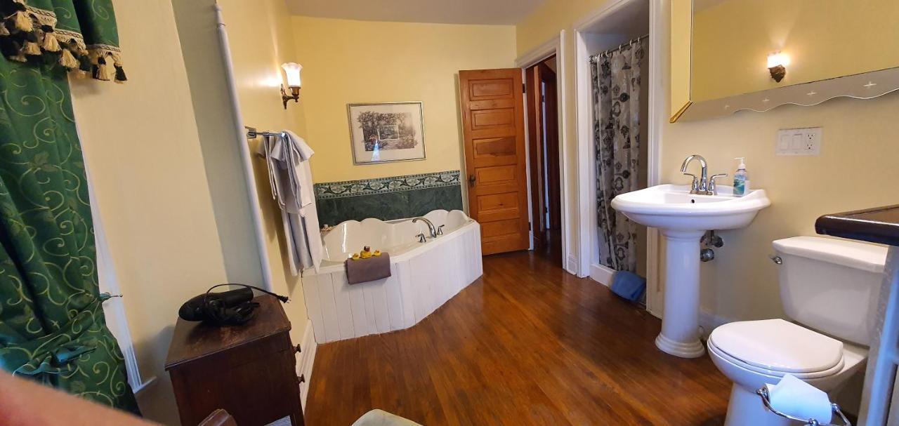 A Moment In Time Bed And Breakfast Niagara-Fälle Exterior foto