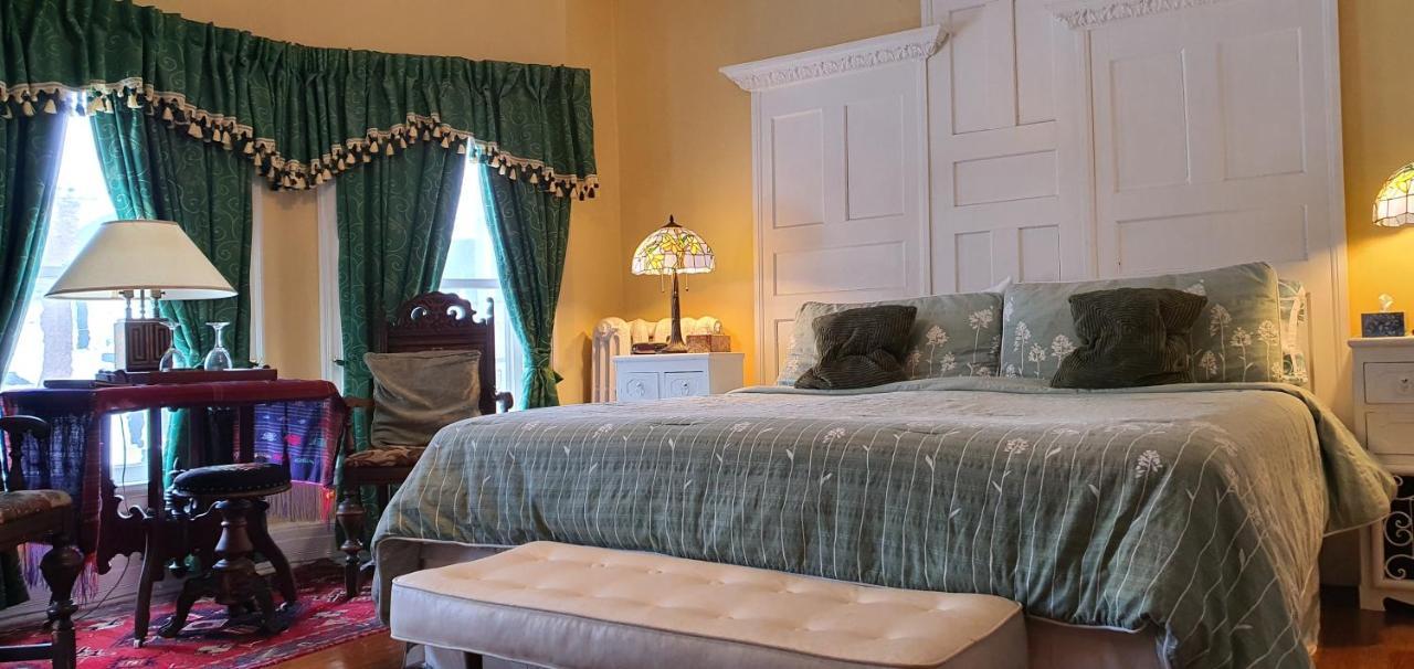 A Moment In Time Bed And Breakfast Niagara-Fälle Exterior foto