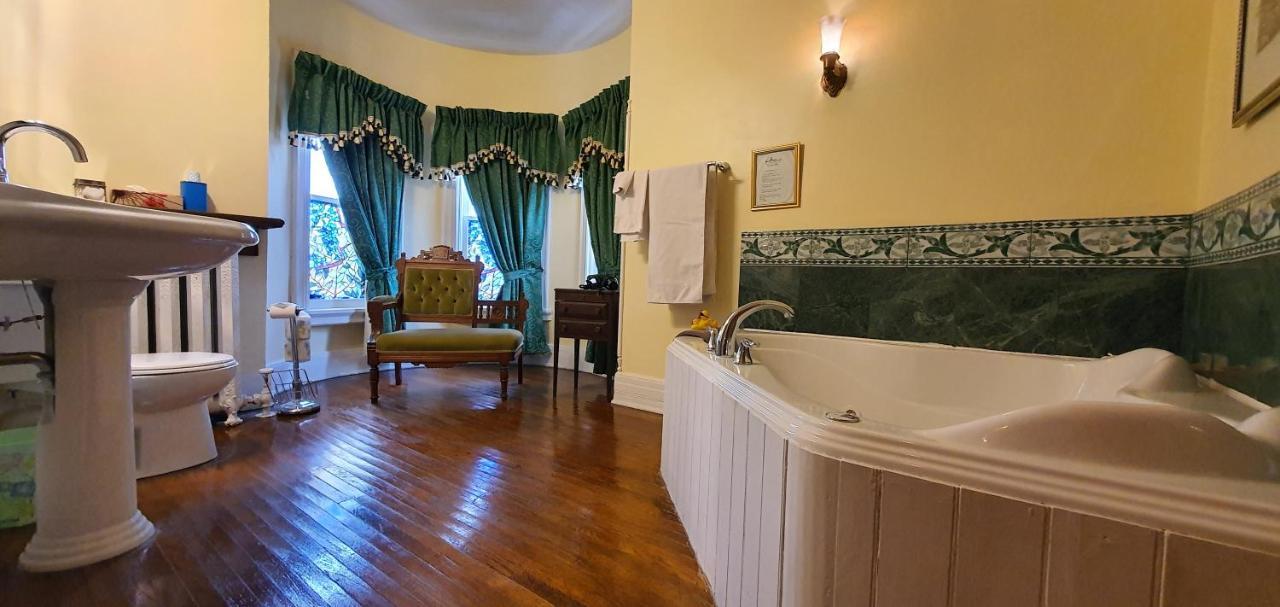 A Moment In Time Bed And Breakfast Niagara-Fälle Exterior foto